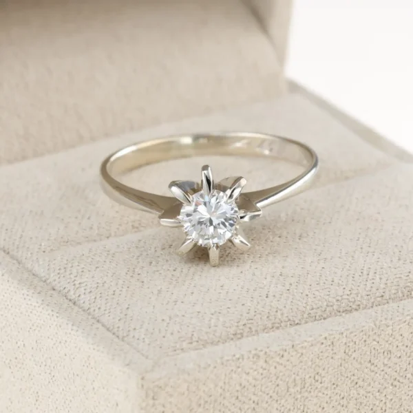 Złoty pierścionek z brylantem 0,51 ct - 14K