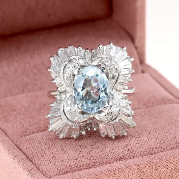 Okazały pierścionek z akwamarynem - 14K