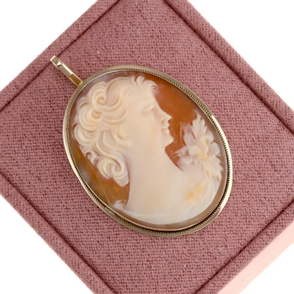 Wisiorek kamea - 18K